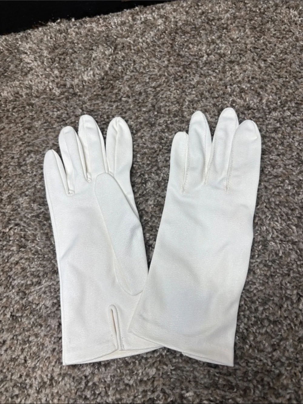 Vintage Crescendo Gloves white Sz 7 bracelet length MCM